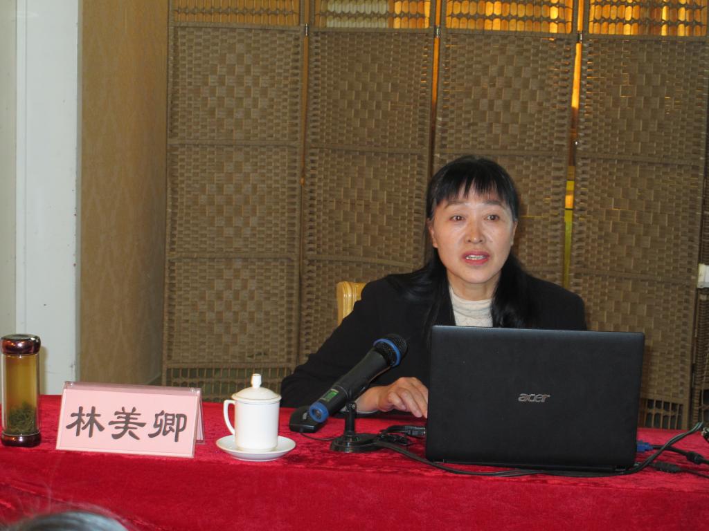 山东农业大学必赢bwin线路检测中心院长林美卿教授作报告